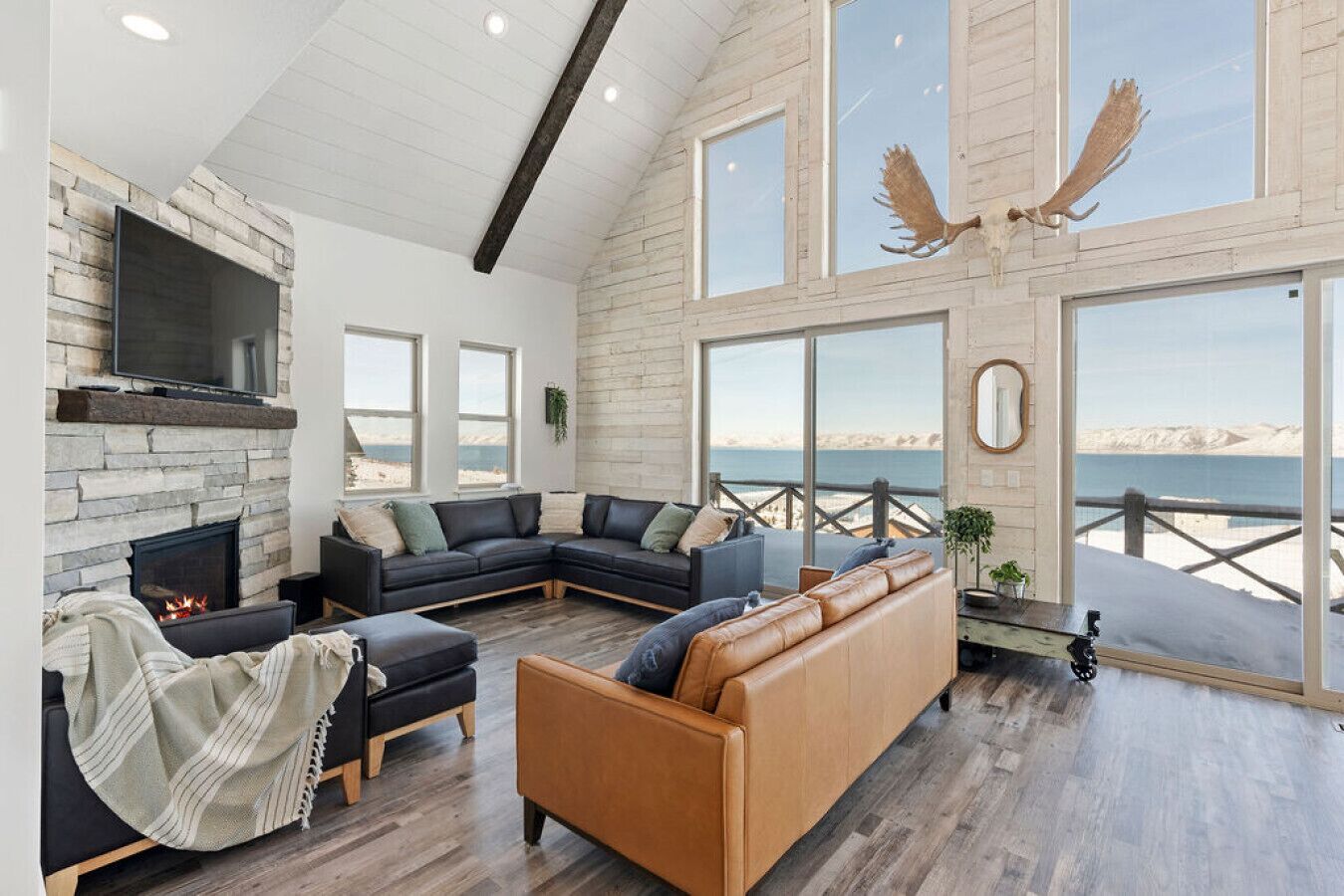 TV connectée, cheminée, baby-foot