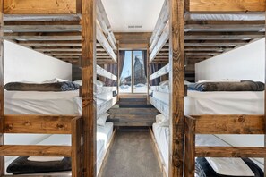 6 bedrooms, iron/ironing board, travel cot, free WiFi