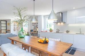 Fridge, microwave, oven, stovetop - CASA GEMA - Fabulous holiday home with saltwater pool and free WiFi (Selva)