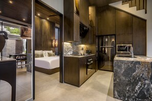 Private kitchen - Umayam Luxury Townhouse 6 by Alfred in Bali (Canggu)