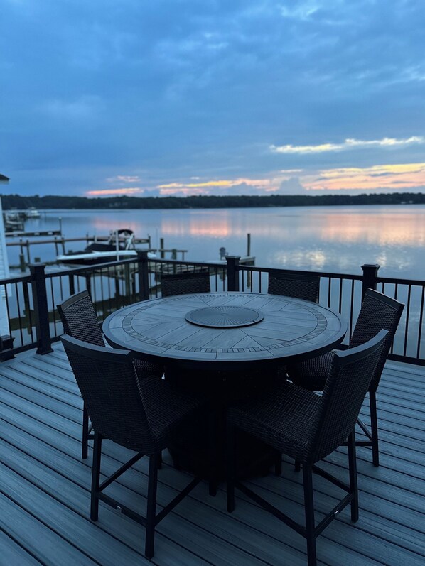Outdoor dining - Waterfront House on the Upper Chesapeake Bay (Elkton)