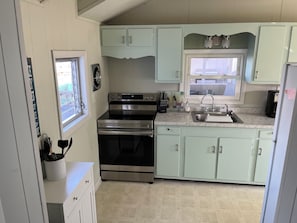Geladeira, micro-ondas, fogão, cooktop