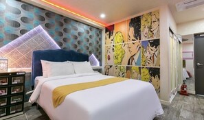 Premium bedding, free minibar, individually decorated, desk