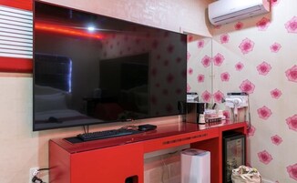 디럭스 더블룸 | 고급 침구, 무료 미니바, 각각 다른 스타일의 인테리어, 책상