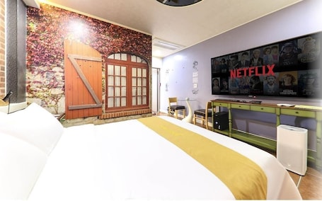 Deluxe Double Room | Premium bedding, free minibar, individually decorated, desk