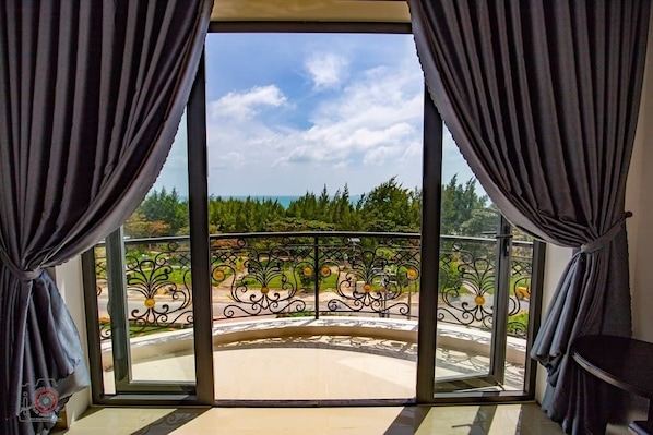 Deluxe Double Room | Free minibar items, in-room safe, desk, soundproofing