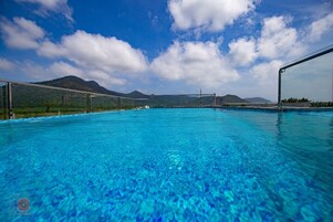 2 piscinas al aire libre