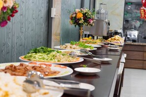 Bao gồm bữa sáng đặc sản địa phương hàng ngày 