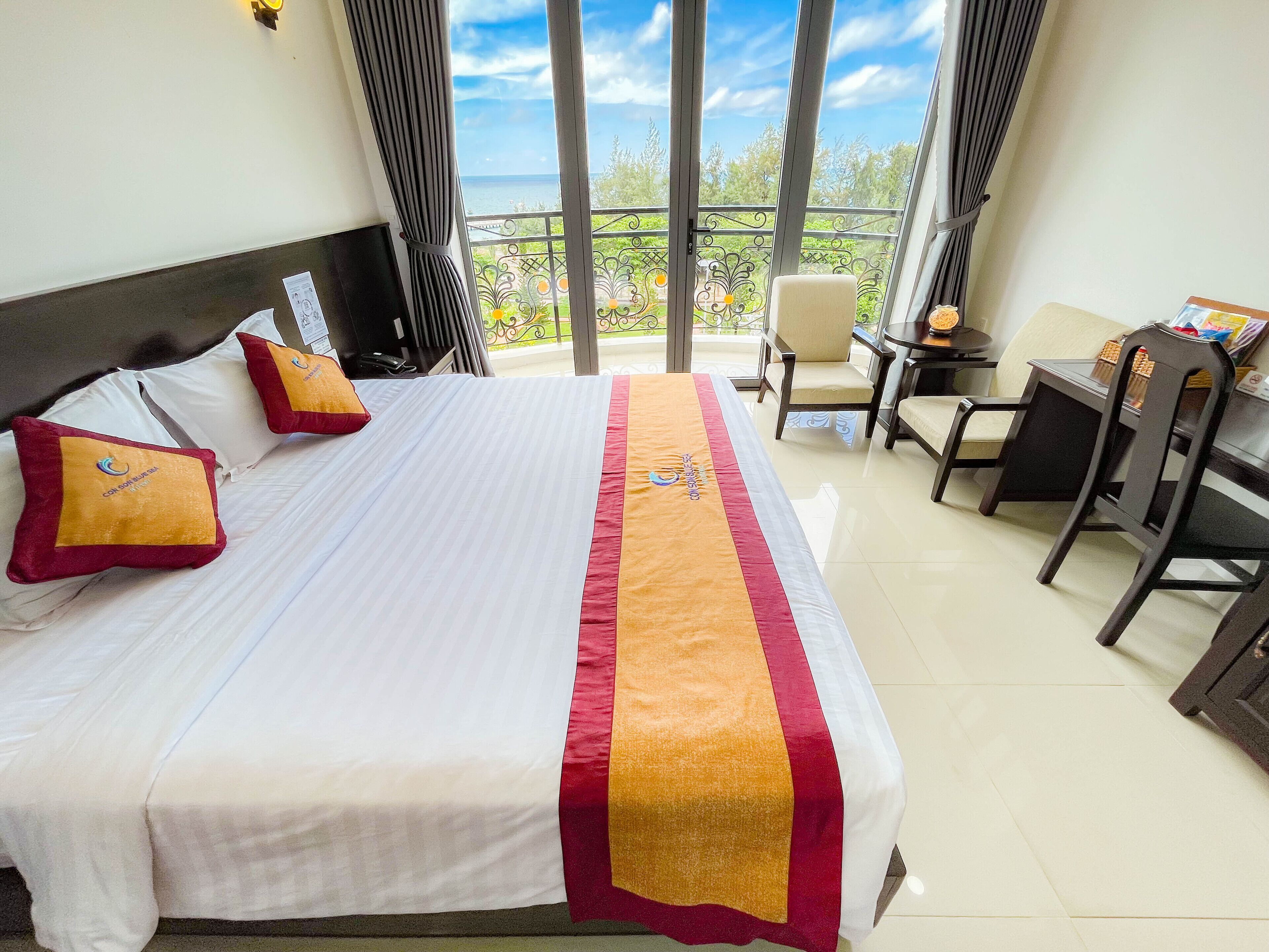 Deluxe Double Room | Free minibar items, in-room safe, desk, soundproofing