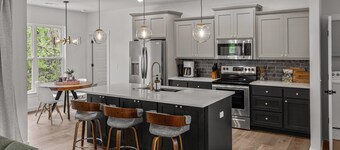 Pet-Friendly Bella Vista Home w/ King Bed, Kitchen & Trail Access