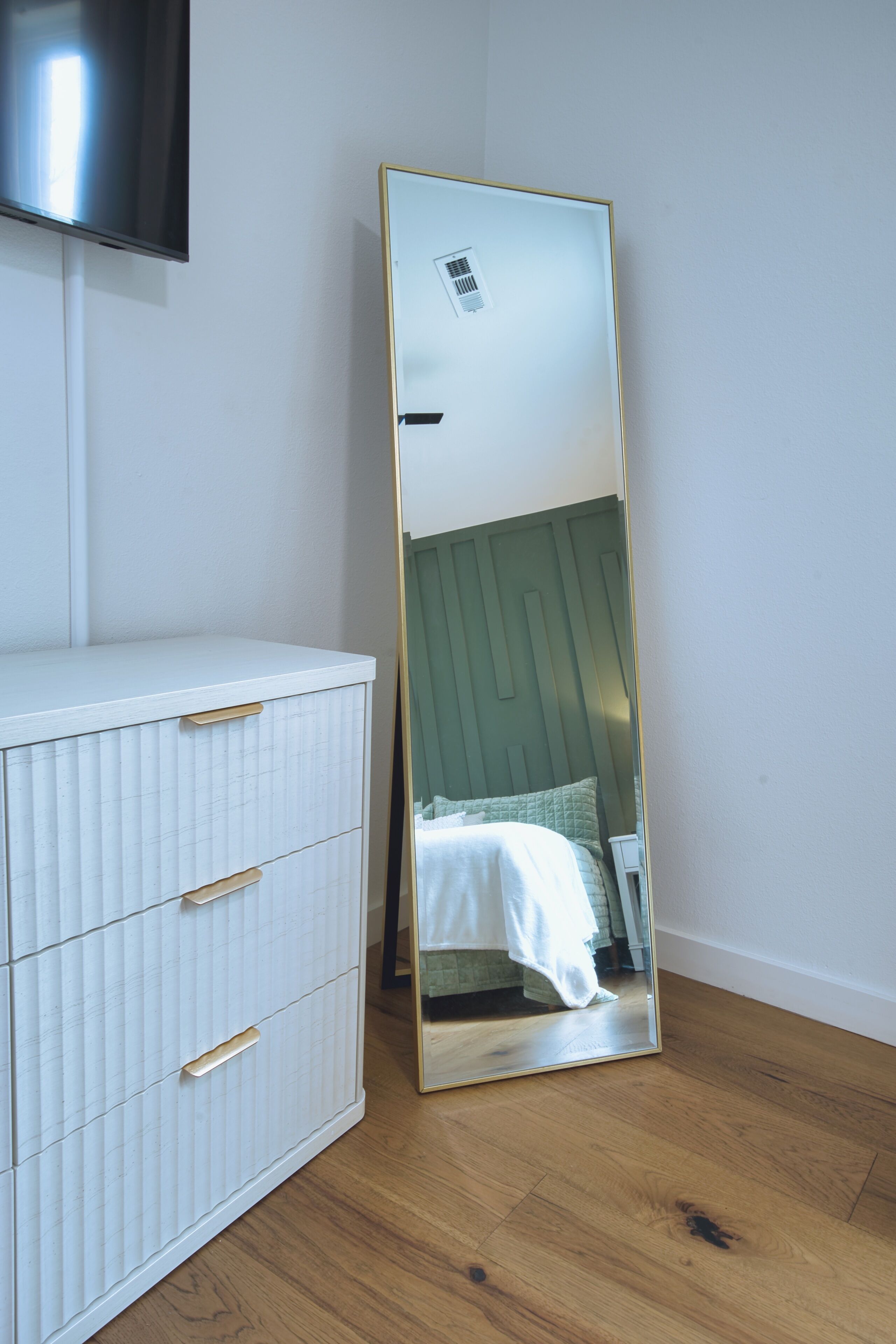 3 habitaciones, escritorio, tabla de planchar con plancha y wifi gratis 
