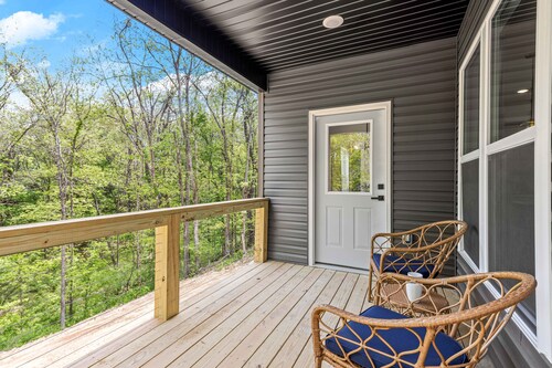 Pet-Friendly Bella Vista Home w/ King Bed, Kitchen & Trail Access