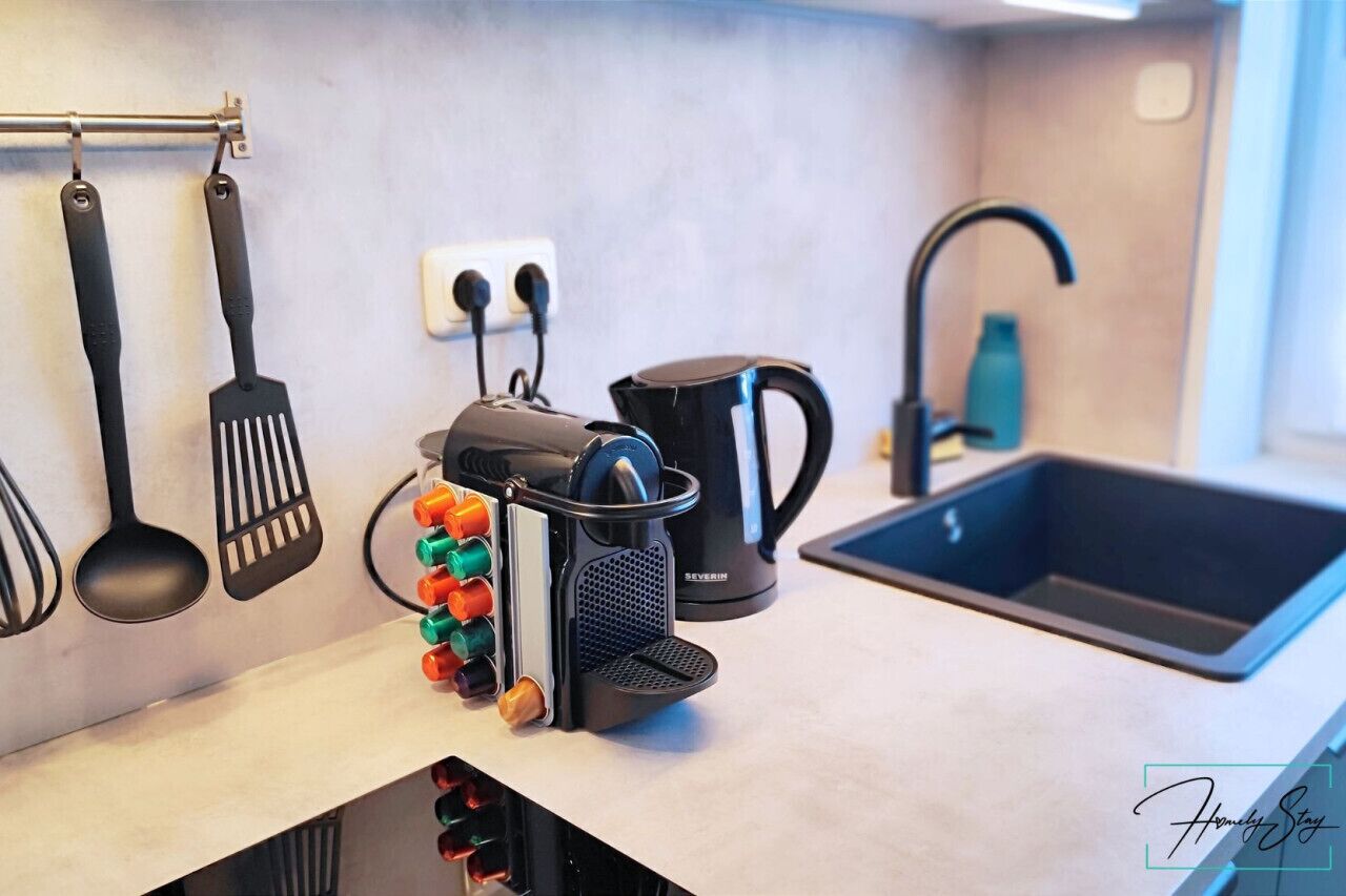 Een koelkast, een kookplaat, een vaatwasser