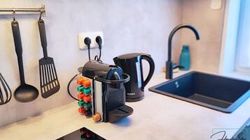 Fridge, stovetop, dishwasher, coffee/tea maker