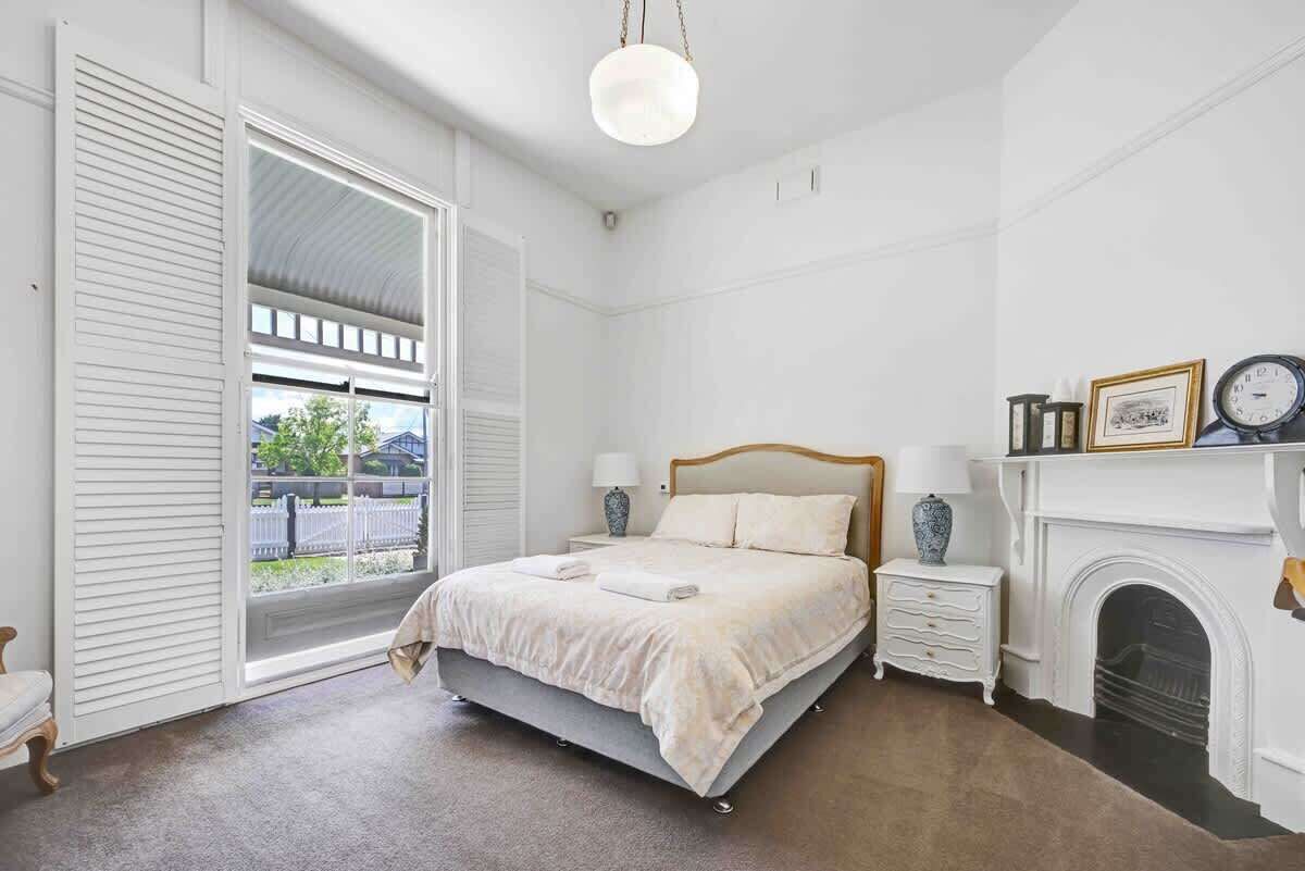 3 makuuhuonetta, silitysrauta/-lauta, vauvan matkasänky, Wi-Fi