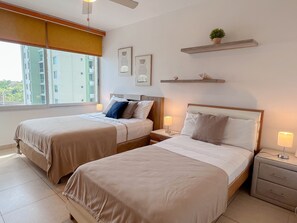 3 bedrooms, desk, iron/ironing board, bed sheets