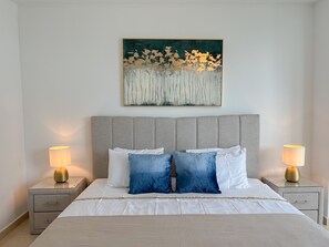 3 Schlafzimmer, Schreibtisch, Bügeleisen/Bügelbrett, Bettwäsche