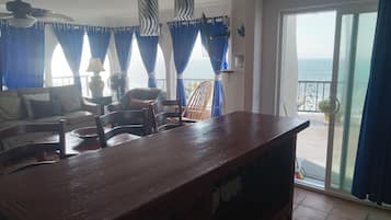 Smart TV, fireplace, books, computer monitors
