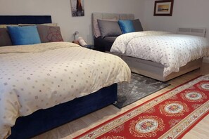 3 quartos, ferros/tábuas de passar roupa, Wi-Fi, roupa de cama