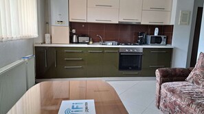 Microwave, oven - MaryASib Apartament 3 Camere 72mp 4 Paturi (Sibiu)