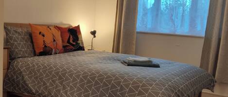 2 bedrooms, iron/ironing board, WiFi, bed sheets