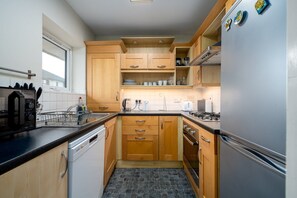 冷蔵庫、電子レンジ、オーブン、食器洗い機