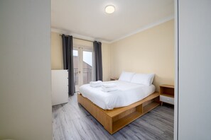 1 bedroom, desk, iron/ironing board, Internet