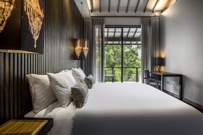 Villa – deluxe, 3 soverom, badekar, bassengutsikt | 3 soverom, sengetøy av topp kvalitet, safe på rommet og skrivebord
