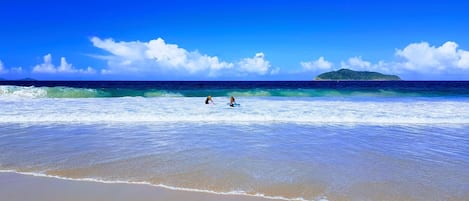 靠近海滩