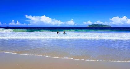 Peaceful Dwelling: Hawks Nest Beach House - Your Ideal Family Retreat Just Steps from Jimmy's Beach!