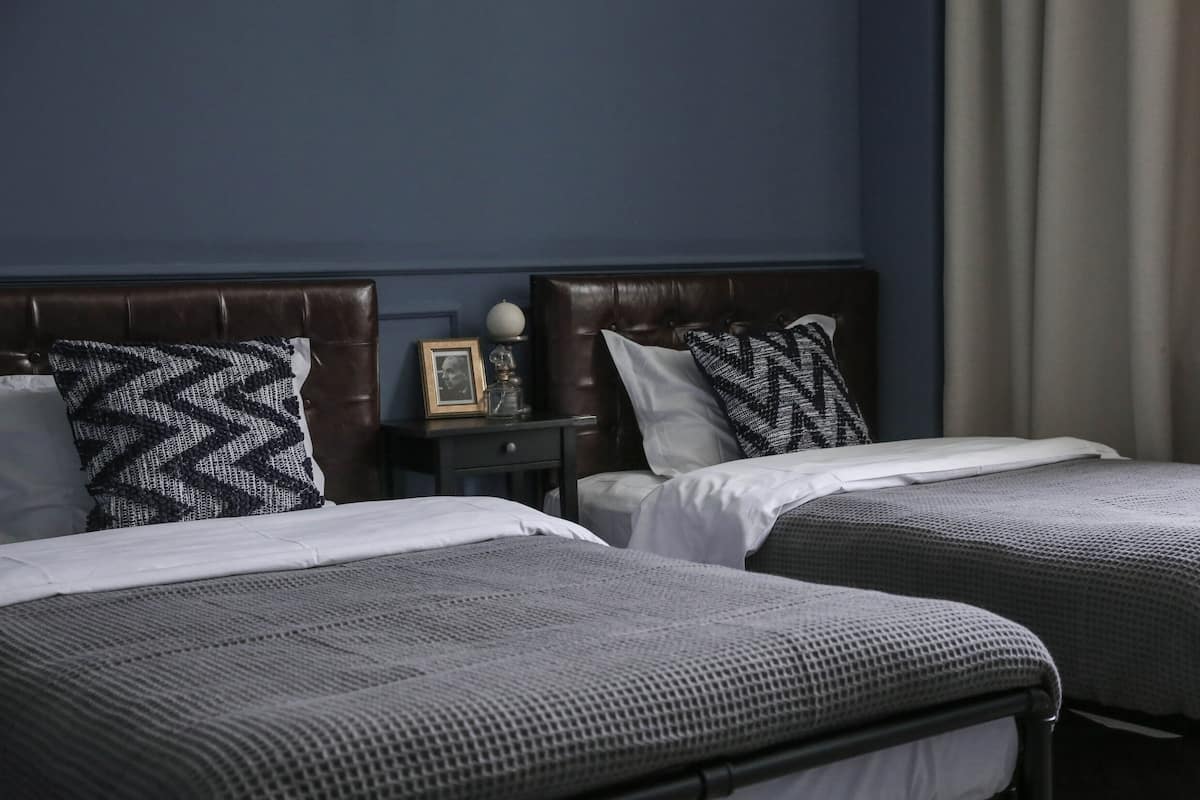 City-House | 6 Schlafzimmer, hochwertige Bettwaren, Daunenbettdecken, Schreibtisch