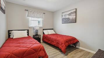 2 bedrooms, iron/ironing board, travel cot, free WiFi