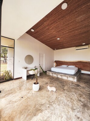 3 soverom, skrivebord, wi-fi (inkludert) og sengetøy