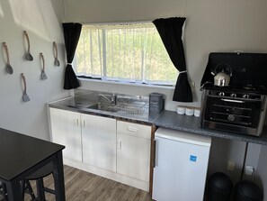 Fridge, oven, stovetop, electric kettle