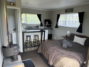 1 bedroom, in-room safe, iron/ironing board, free WiFi