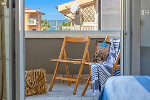 Family Apartment, Multiple Bedrooms (Bilocale Vista Mare Giorgio) | 1 bedroom, iron/ironing board, free WiFi, bed sheets