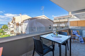 Family Apartment, Multiple Bedrooms (Bilocale Vista Mare Giorgio) | Outdoor dining - Bilocale Vista Mare Giorgio (Alghero)