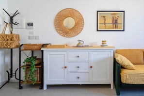 Family Apartment, Multiple Bedrooms (Bilocale Vista Mare Giorgio) | Interior