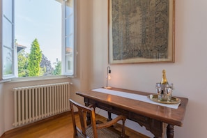 Apartment | 3 bedrooms - Villa Cardinal Ciceri - Glicine Apartment (San Fermo della Battaglia)