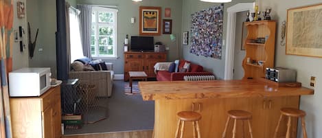 TV, fireplace, DVD player, books