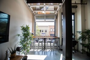 Interior - Chic1BR family & pet friendly. Centrally located, Tesla Charging on site. (Santa Ana)