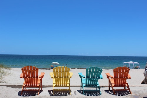 Private Pool | Kayaks | Games | Las Olas Fun Modern Beachfront Luxury 30 Seconds to  Beach Sea La Vi