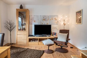 TV, DVD player - Holiday Apartment '2' with Mountain View, Balcony and Wi-Fi (Todtmoos)