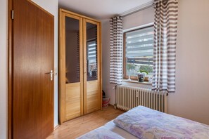 1 bedroom, free WiFi, bed sheets - Holiday Apartment '2' with Mountain View, Balcony and Wi-Fi (Todtmoos)