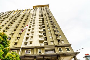 Exterior - OYO Life 93251 Apartement Gateway Cicadas By Alugada (Bandung)