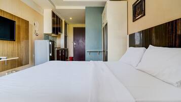 Deluxe Double Room | Desk, free WiFi, bed sheets