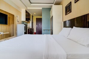 Deluxe Double Room | Desk, free WiFi, bed sheets