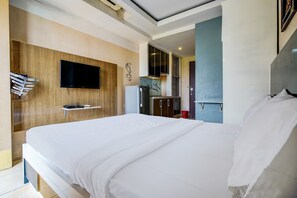 Deluxe Double Room - OYO Life 93251 Apartement Gateway Cicadas By Alugada (Bandung)