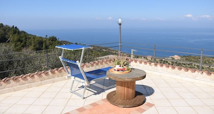 Casa rural de piedra con increíbles vistas al mar