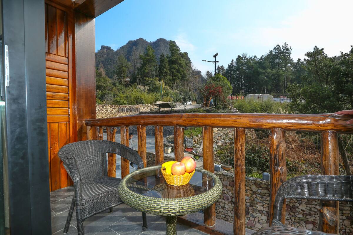 Senior İki Ayrı Yataklı Oda | Masa, dizüstü bilgisayar çalışma alanı, ses yalıtımı